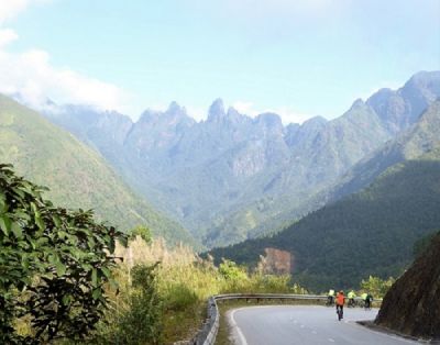 David Mercer Cycling on the  tour with redspokes